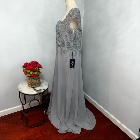 La Femme Silver Embroidered & Embellished Cap Sleeve Gown- New With Tag -Reemoly - Picture 10 of 17